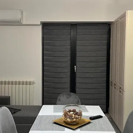 Apartament Eric Mamaia